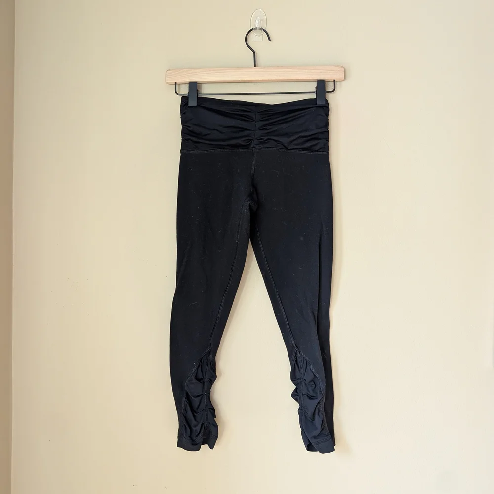 Lululemon Athletica Black Ruched Leggings Cropped Length Size 4
